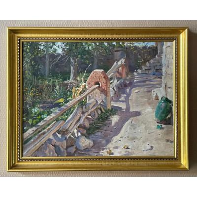 Кувшин у стены