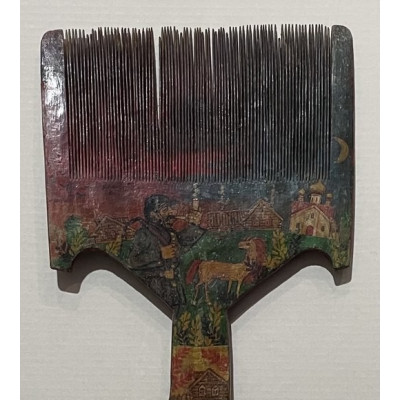 Старинная чесалка с народным сюжетом