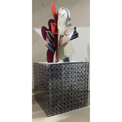 Арт-объект "Геометрия и плавные линии фигур"