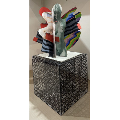 Арт-объект "Геометрия и плавные линии фигур"