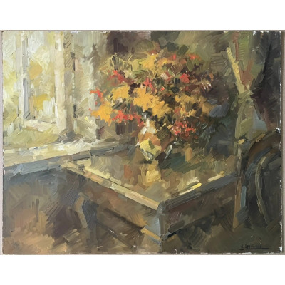 Подаренные цветы на столе